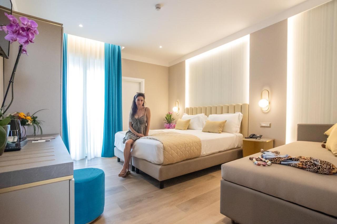 Hotel Helios Rimini Esterno foto