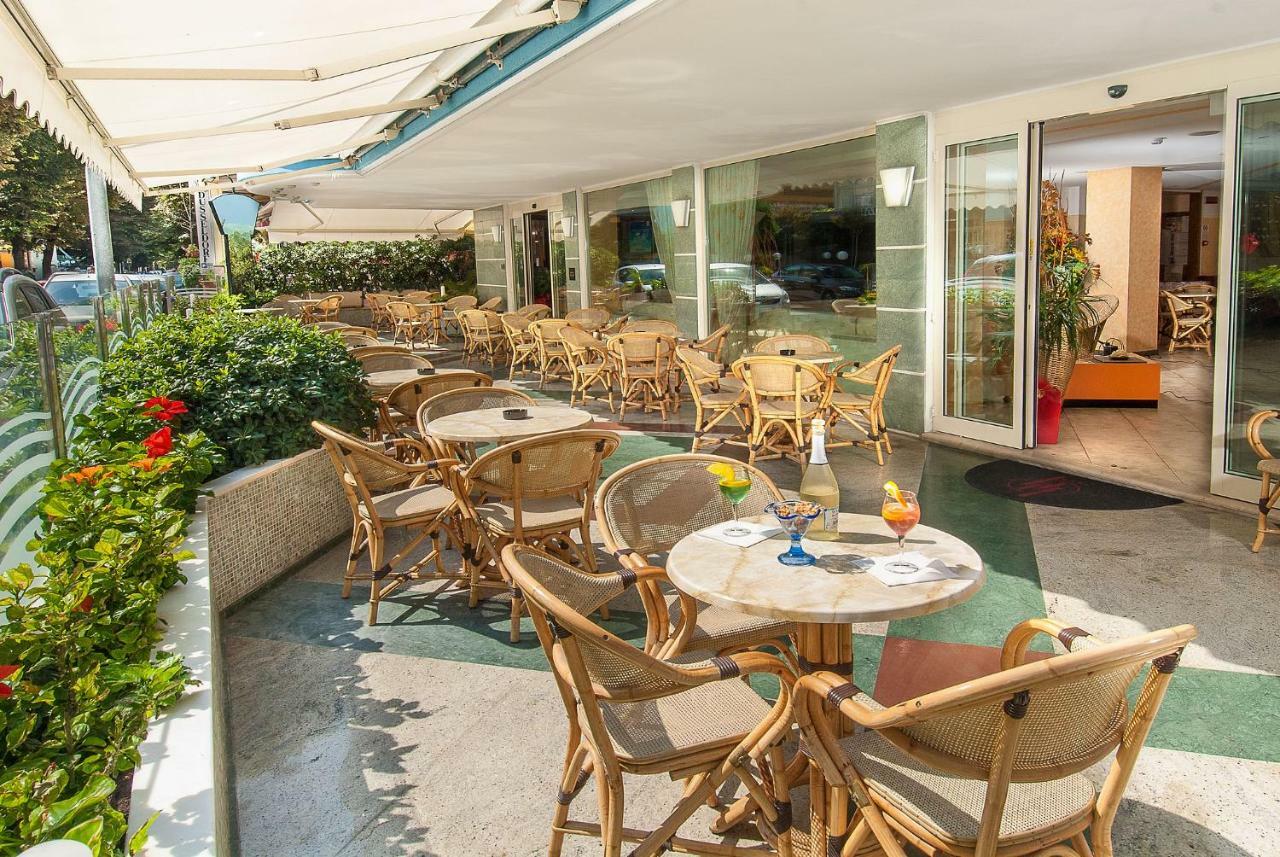 Hotel Helios Rimini Esterno foto