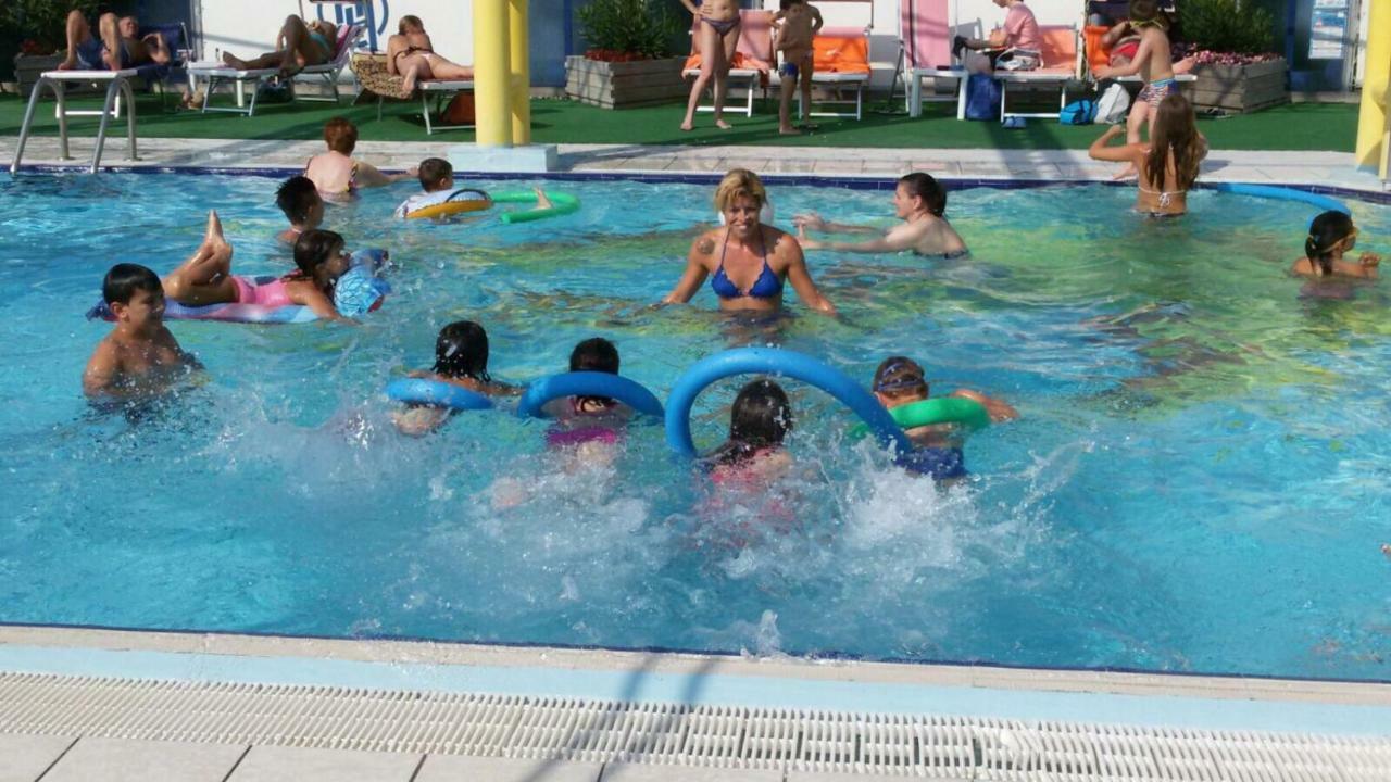 Hotel Helios Rimini Esterno foto