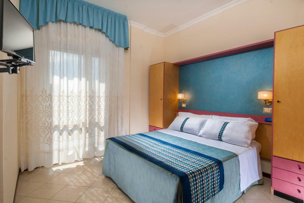 Hotel Helios Rimini Esterno foto