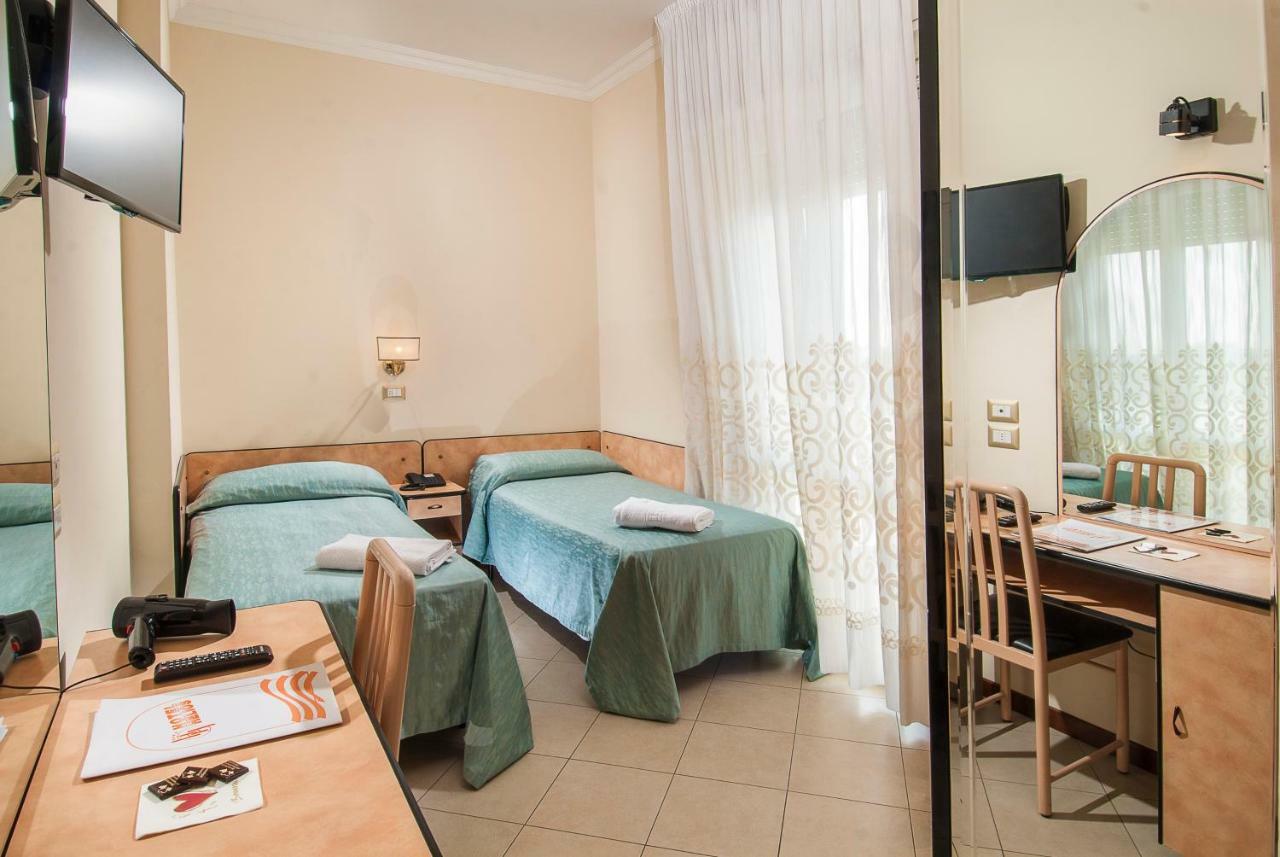 Hotel Helios Rimini Esterno foto